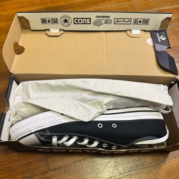 Converse Unisex Adult Chuck Taylor All Star
Low Top Sneaker M10 W12 - Picture 3 of 7